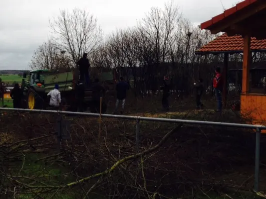 Heckenschnitt neuer Sportplatz